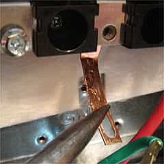 Installing or removing bonding strap