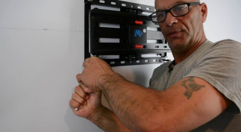 Installing A TV Mount To The Wall